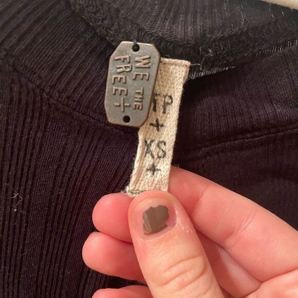 Free People "we the free" Key Hole Tank Top size XS! In excellent condition - Picture 2 of 3